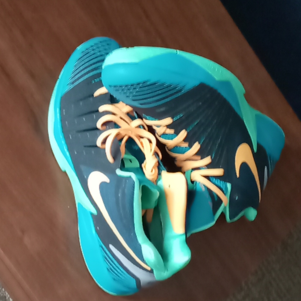 13 in Men Nike's